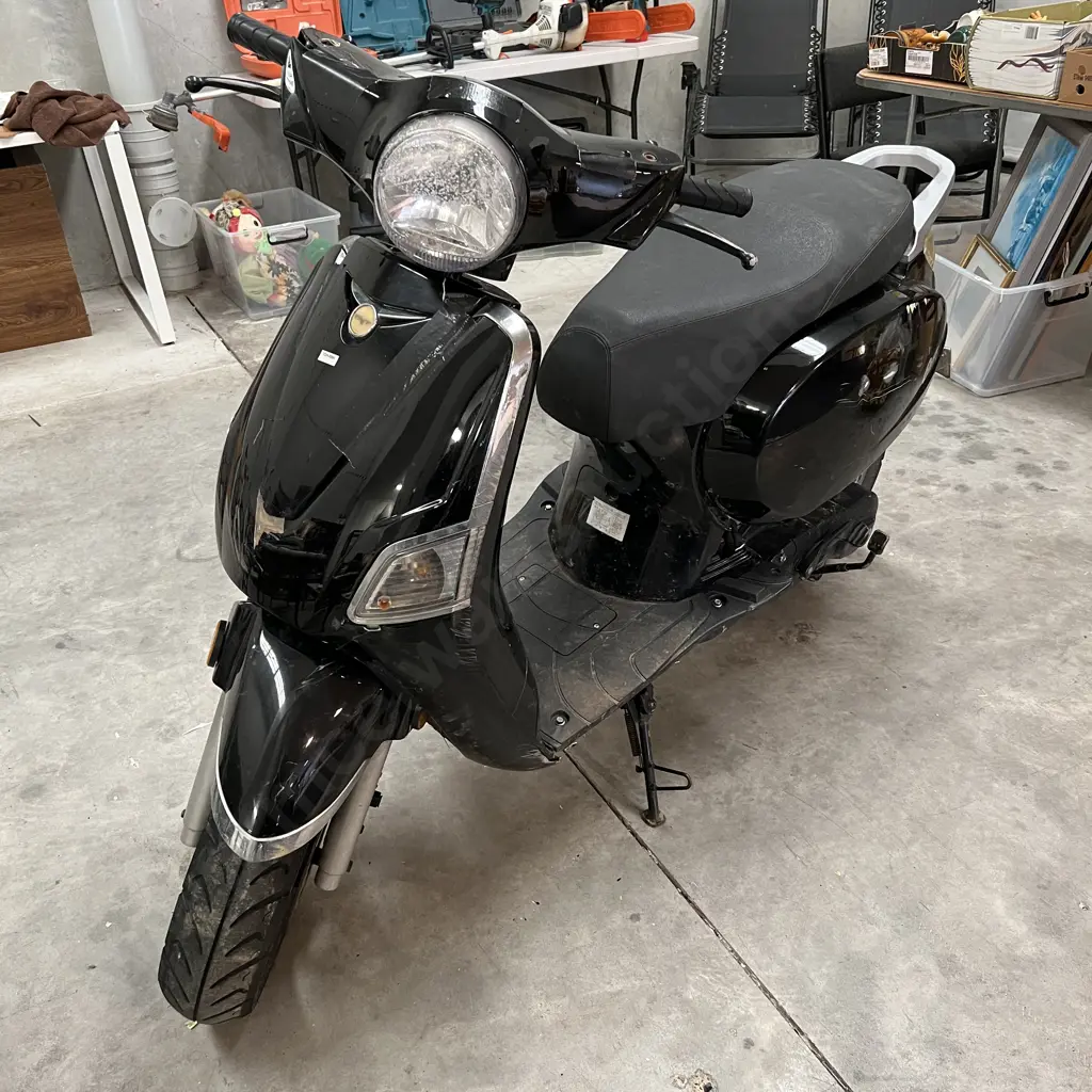 TNT Motors Otto 2T Motorcycle/Moped with Key. Black, Registration B4JYP Image 1++