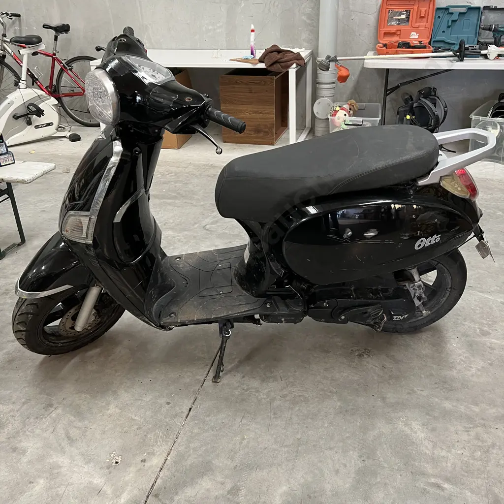 TNT Motors Otto 2T Motorcycle/Moped with Key. Black, Registration B4JYP Image 1++