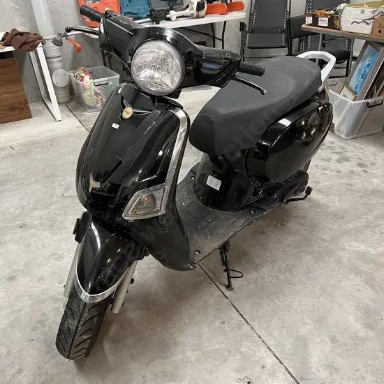 TNT Motors Otto 2T Motorcycle/Moped with Key. Black, Registration B4JYP