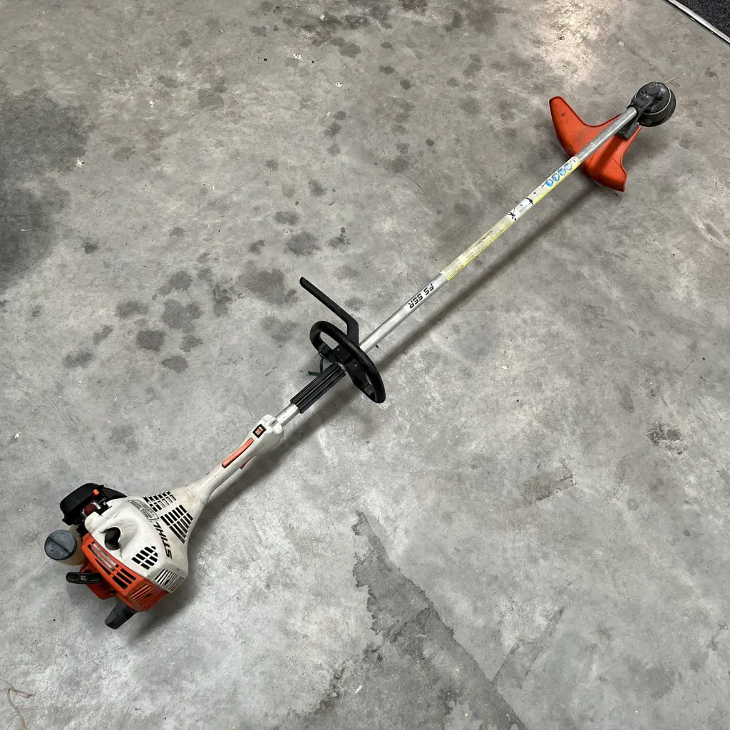 Stihl Petrol Weed Trimmer FS 55R Image 1++