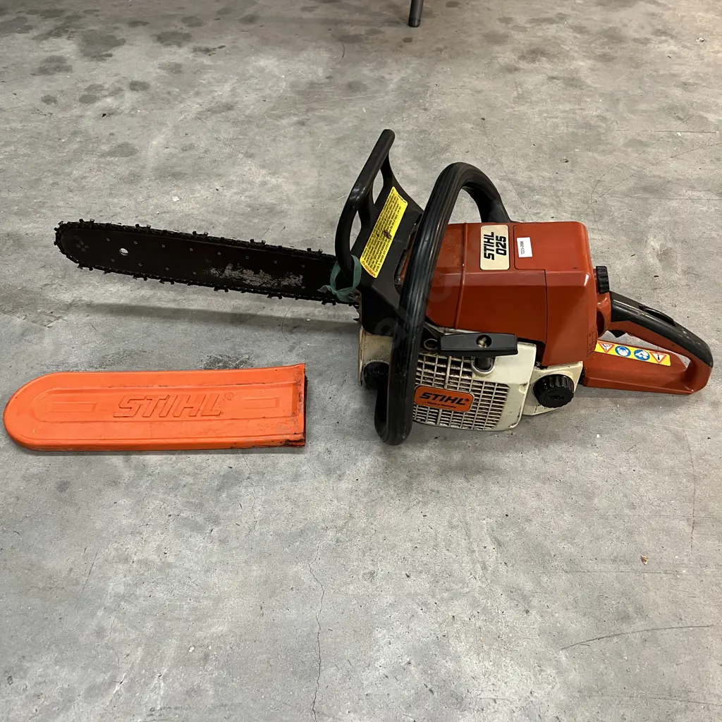 Stihl Petrol Chainsaw - Model 025 Image 1++