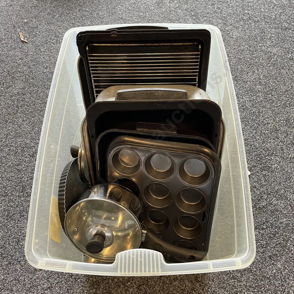 Large Plastic Bin of Ovenware and Non-stick ovenware Image 1++