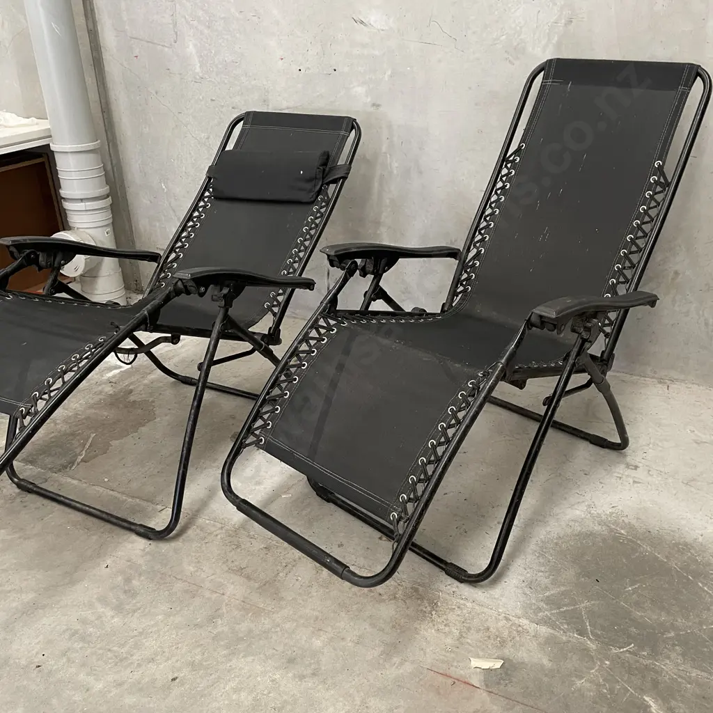 Pair of Black Outdoor Chair/Recliners Image 1++