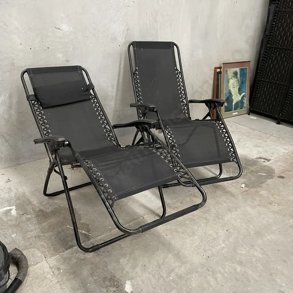 Pair of Black Outdoor Chair/Recliners Image 1++