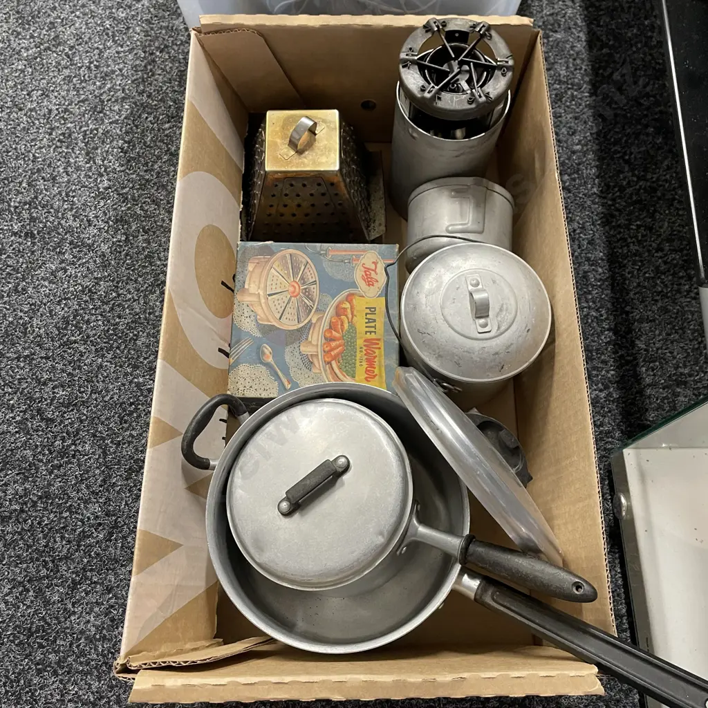 Box of Assorted Vintage Aluminium Cookware etc Image 1++