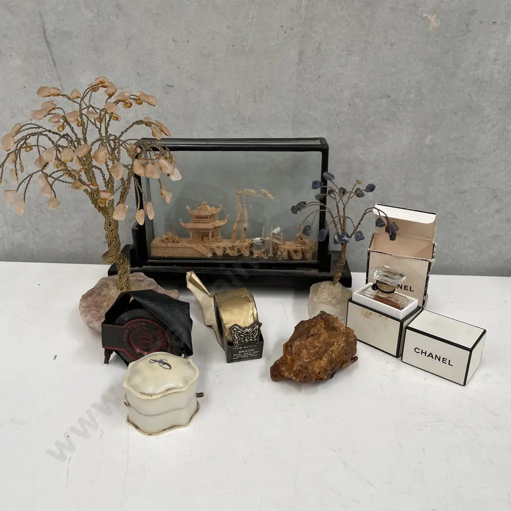 Assorted Collectables Image 1++