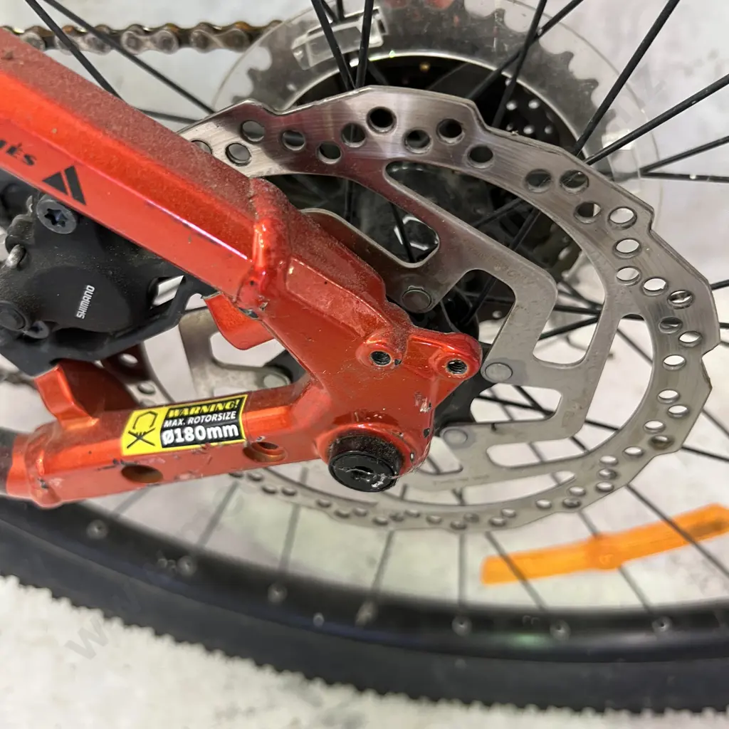 Avanti Montari-E Electric Mountain Bike. Size S Bosch Performance Line Motor. No charger but can be charged. Image 1++