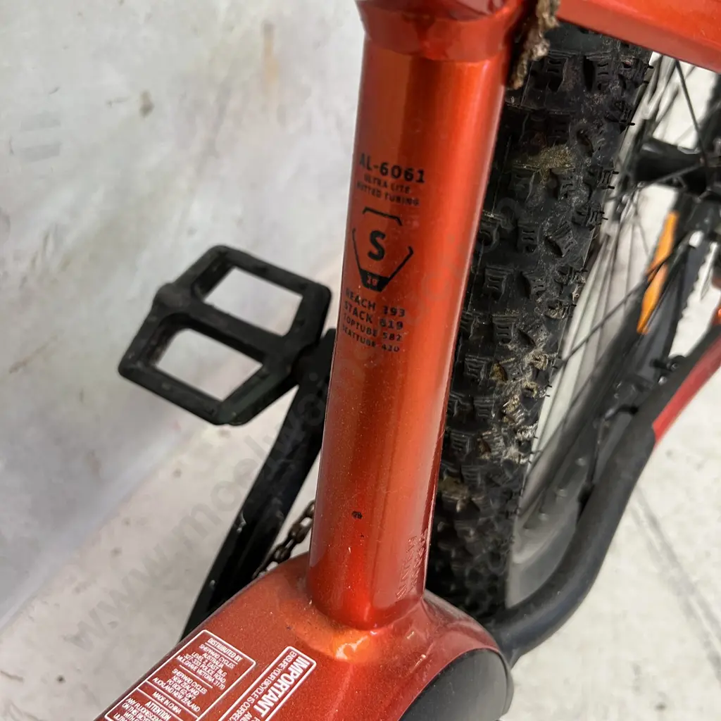 Avanti Montari-E Electric Mountain Bike. Size S Bosch Performance Line Motor. No charger but can be charged. Image 1++