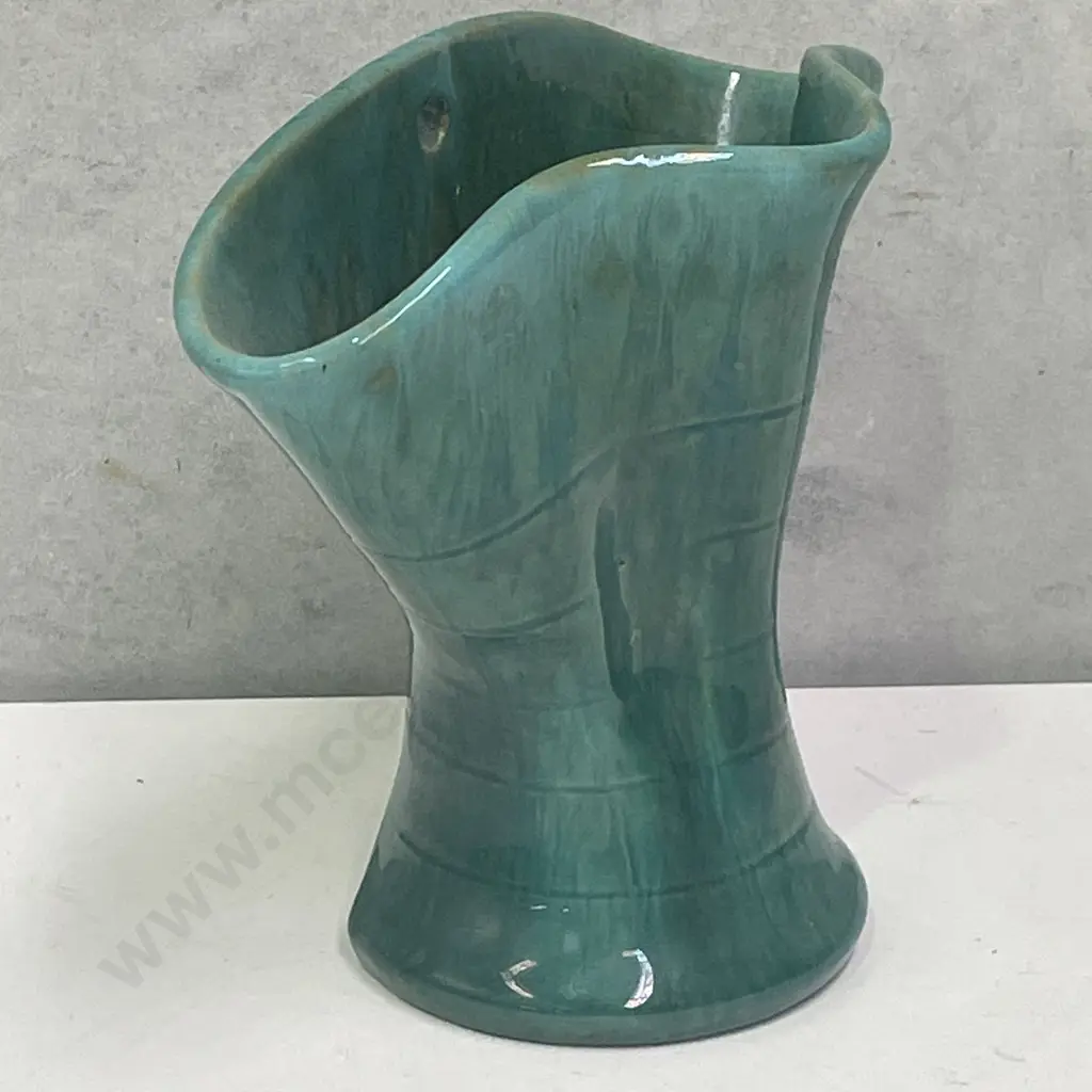 Stunning Glazed Art Pottery Wall Vase. Celedon Green Glaze. H17cm Image 1++