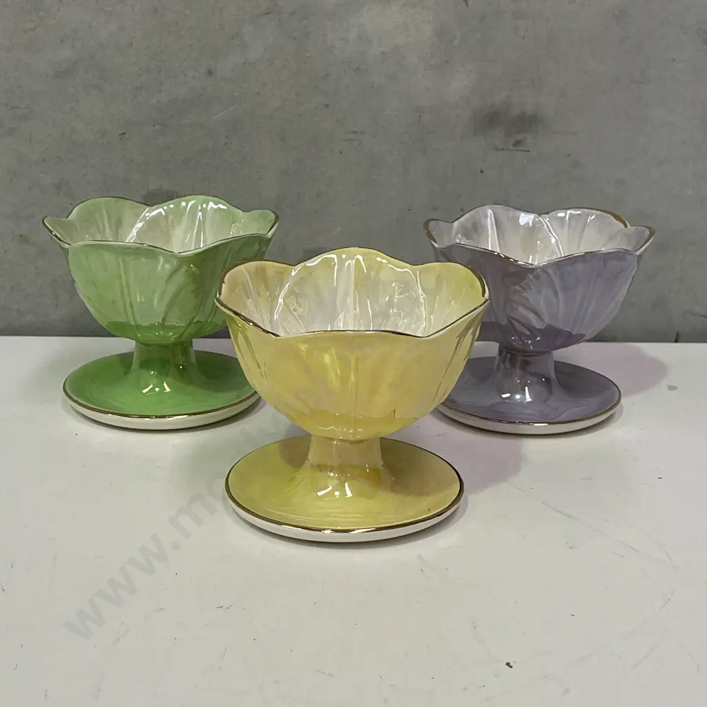 Three Maling Lustre Tulip Footed Sweet Dishes: green, lemon and mauve Image 1++