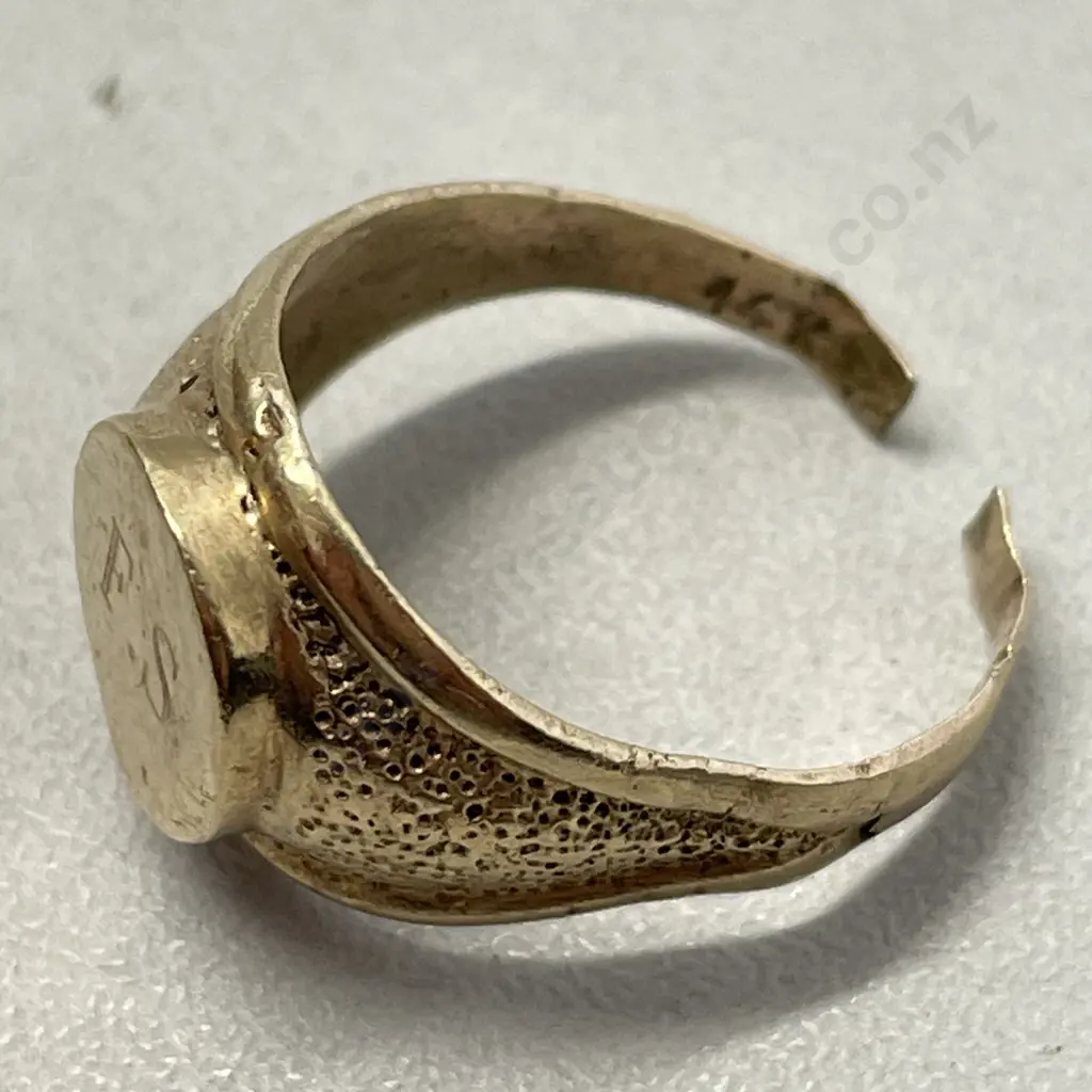 14K Gold Signet Ring (af) Image 1++