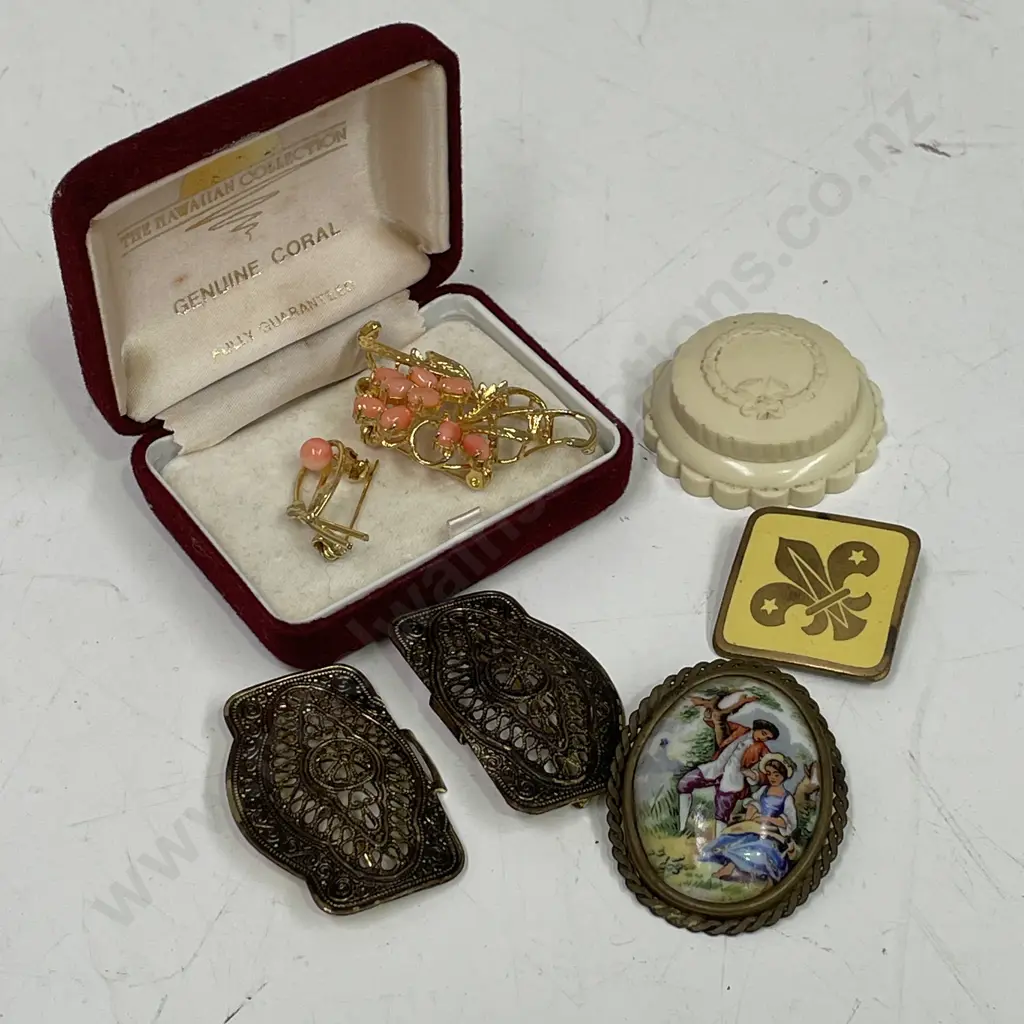 Assorted Vintage Jewellery including Limoges Brooch, Coral Brooches etc Image 1++