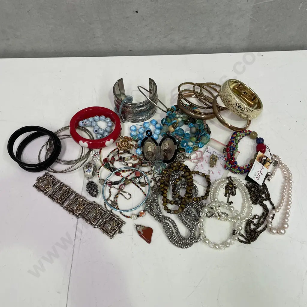 Assorted Vintage Jewellery in white plastic box Image 1++