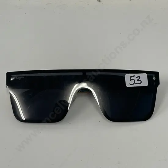 L. Eyes Sunglasses