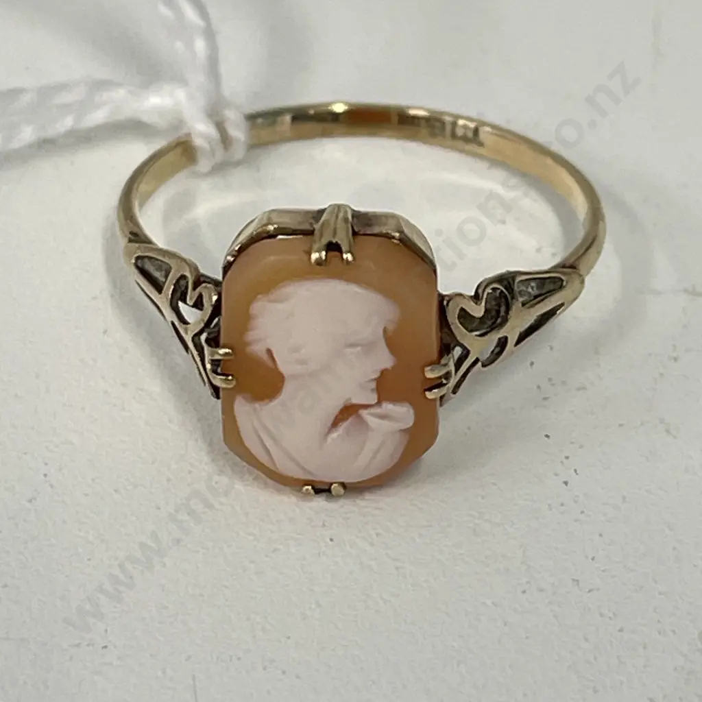 9ct gold Ring with Cameo setting Image 1++