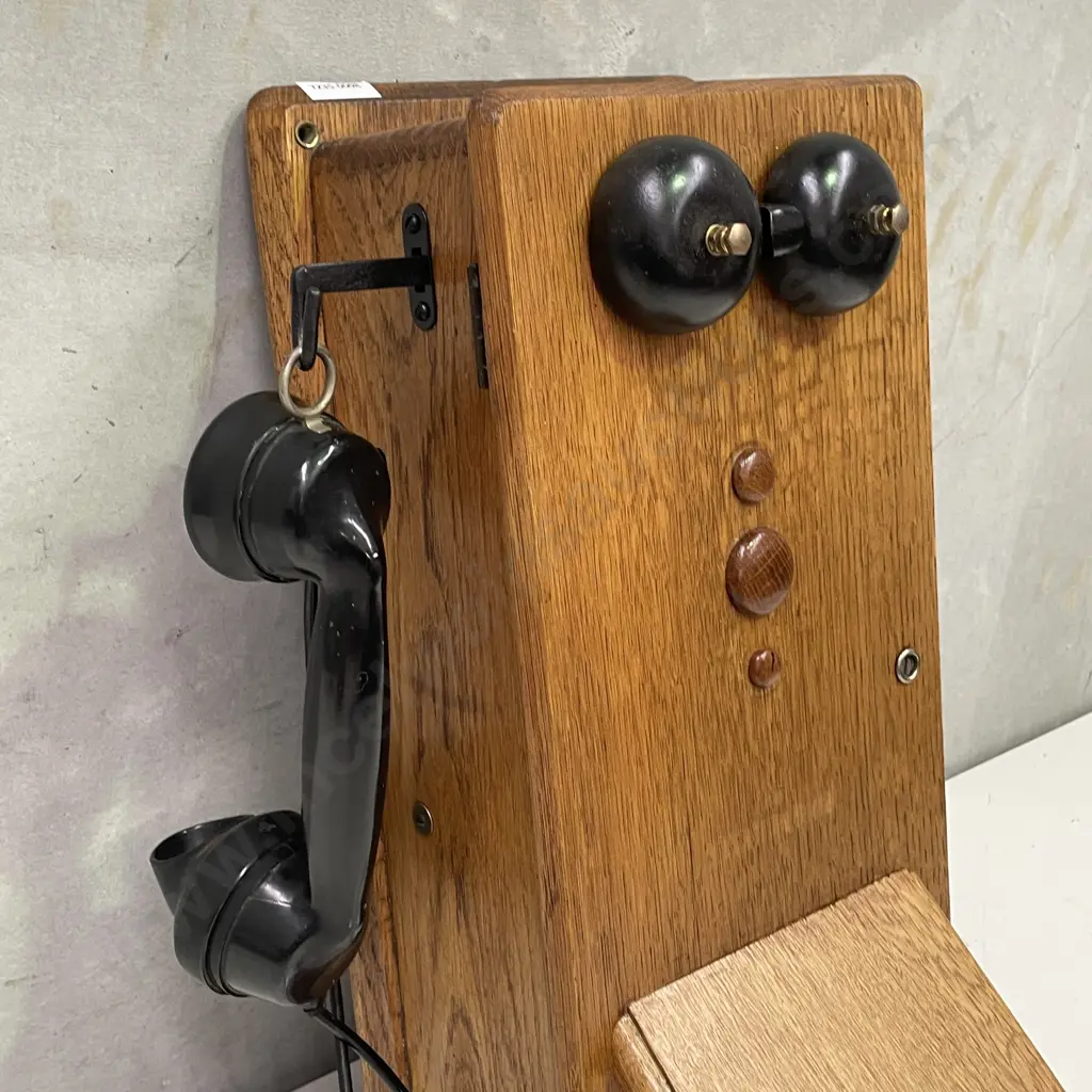 Antique Solid Oak Wall Telephone. Bakelite phone, Dovetail joins. Excellent vintage condition Image 1++