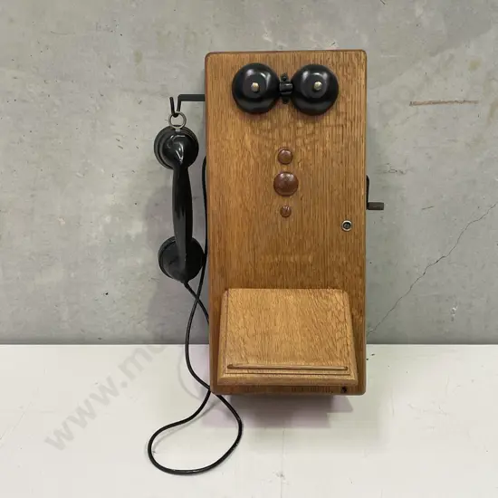 Antique Solid Oak Wall Telephone. Bakelite phone, Dovetail joins. Excellent vintage condition