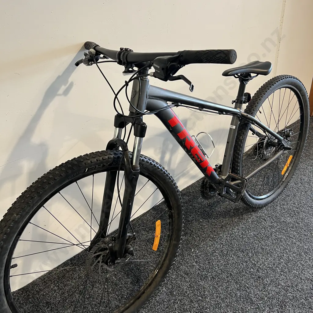 Trek 4 Marlin Silver Mountain Bike, Med size Image 1++