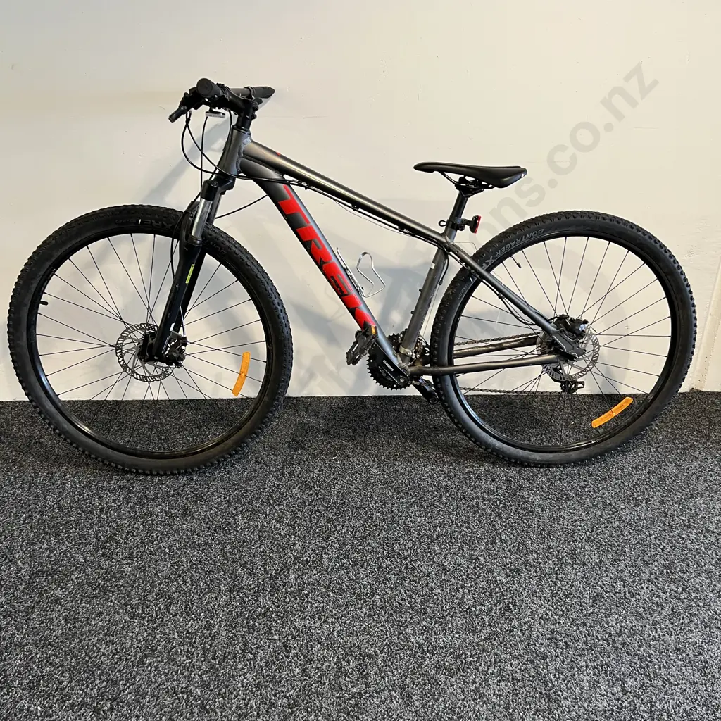 Trek 4 Marlin Silver Mountain Bike, Med size Image 1++