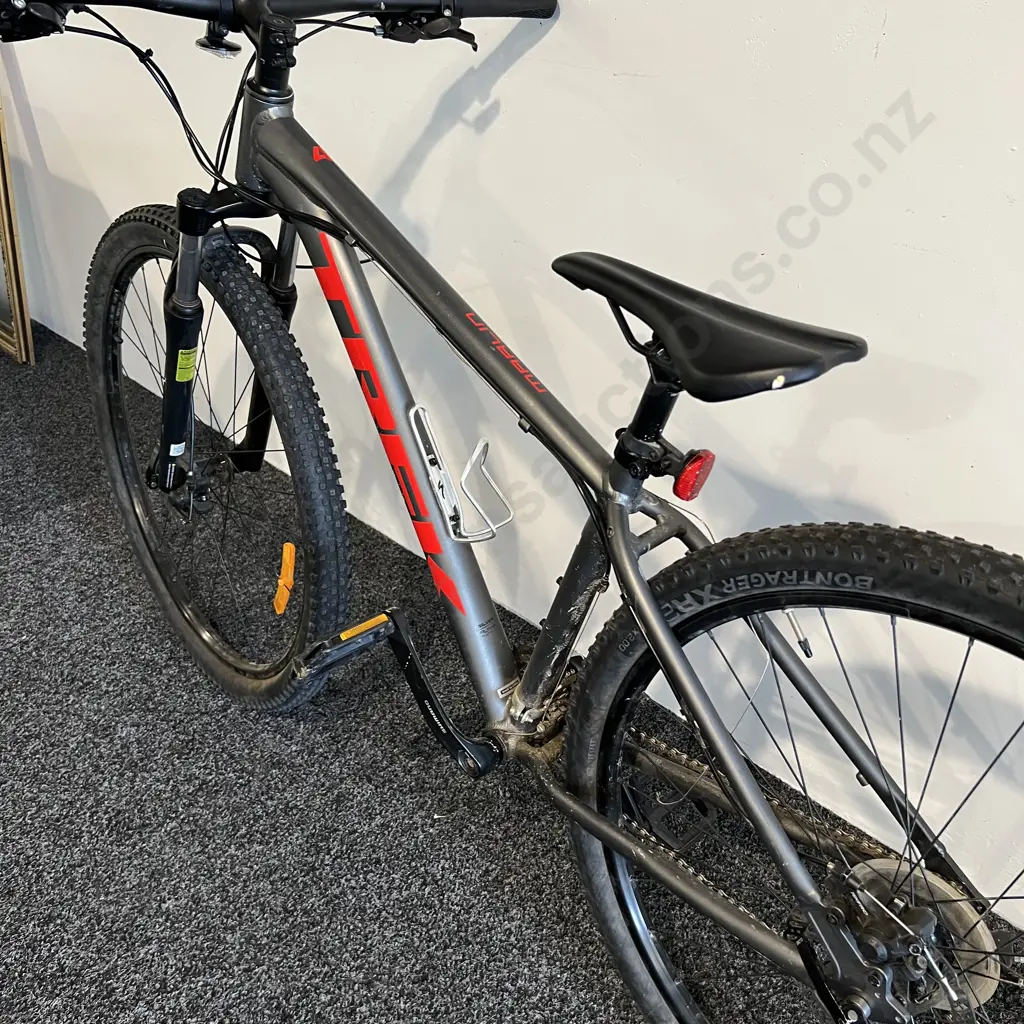 Trek 4 Marlin Silver Mountain Bike, Med size Image 1++