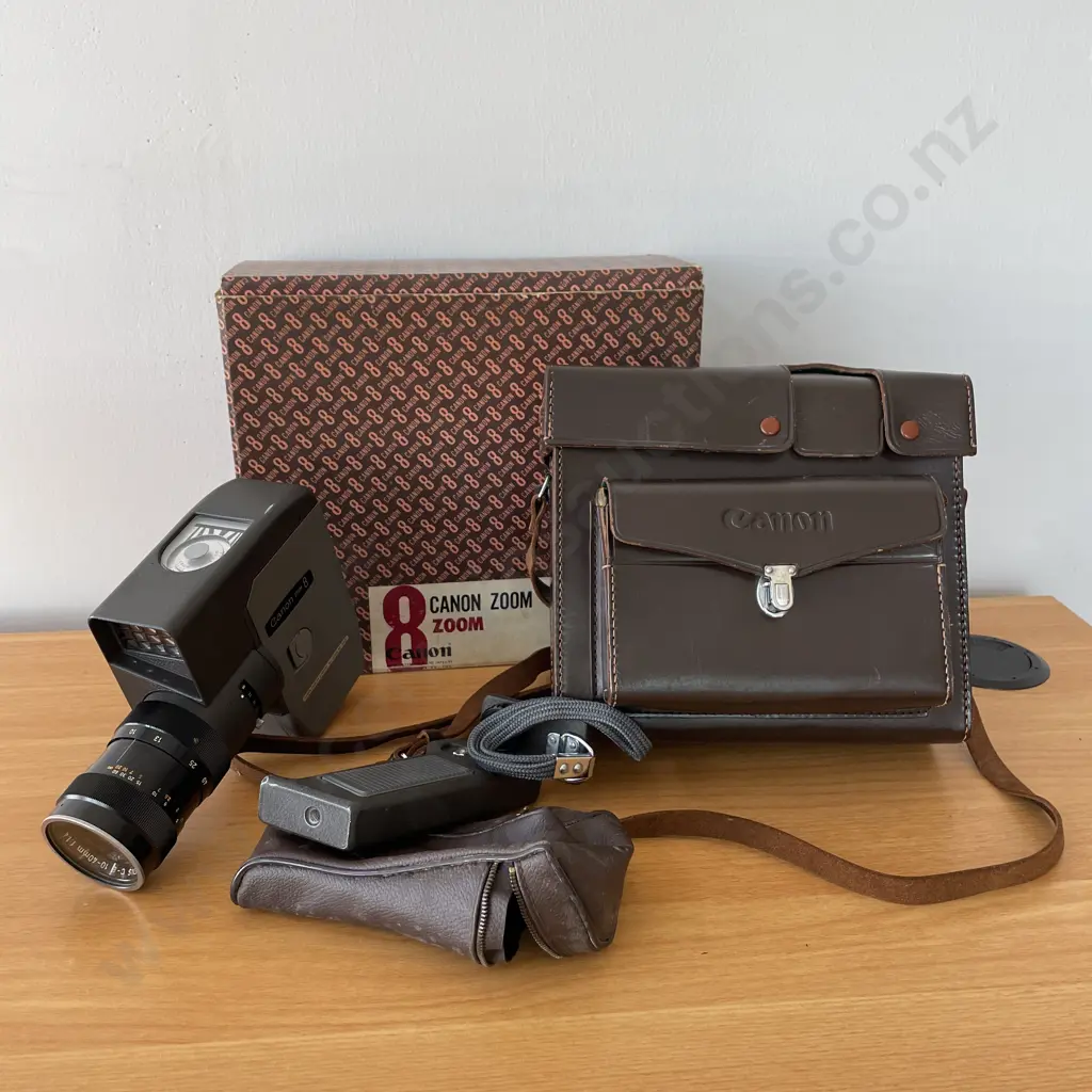 Vintage Canon Zoom 8 Camera with handle. Boxed with original leather case Image 1++