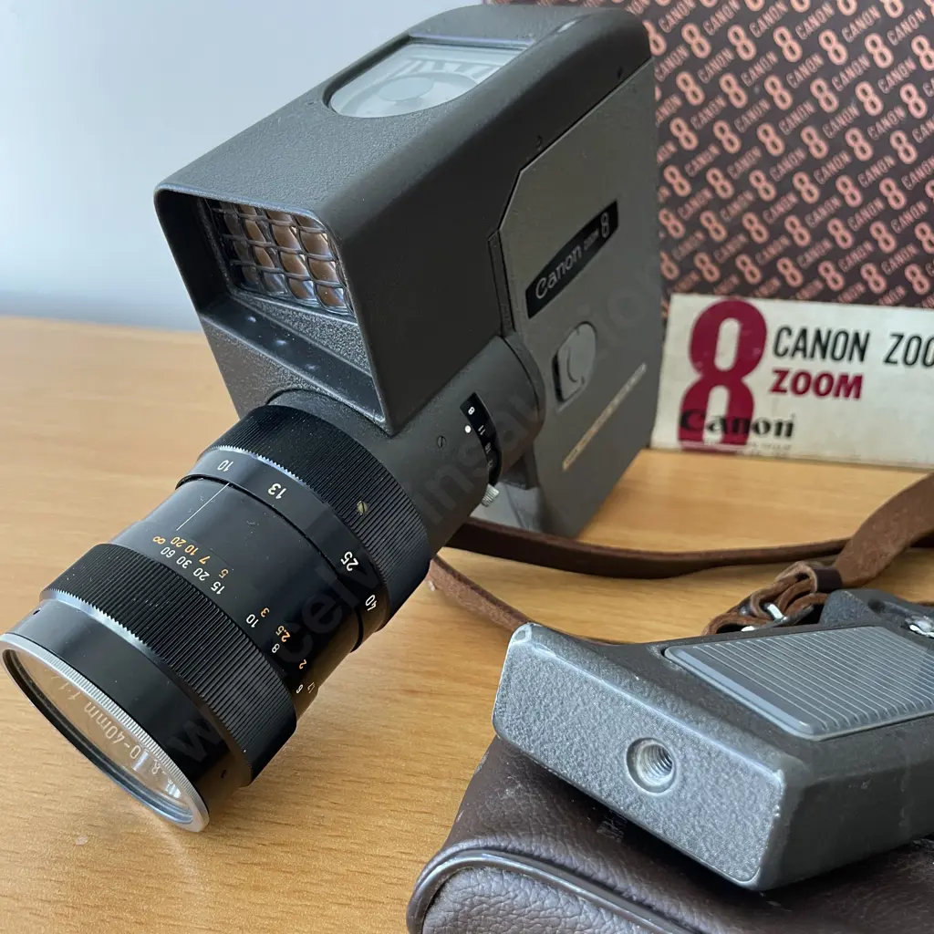 Vintage Canon Zoom 8 Camera with handle. Boxed with original leather case Image 1++