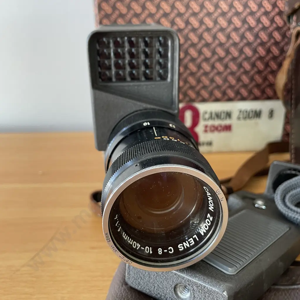 Vintage Canon Zoom 8 Camera with handle. Boxed with original leather case Image 1++