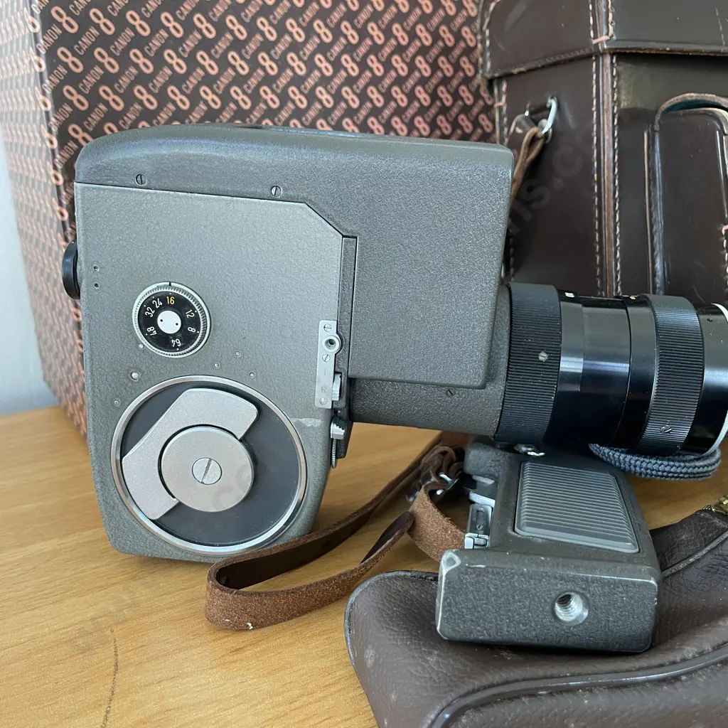Vintage Canon Zoom 8 Camera with handle. Boxed with original leather case Image 1++