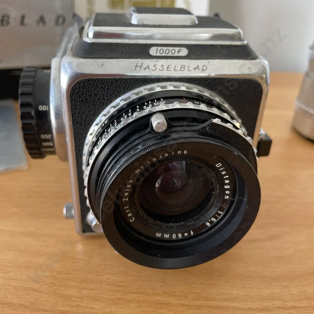 Rare Hasselblad 1000f Camera with Carl Seiss Nr5634251 Lens and accessories Image 1++