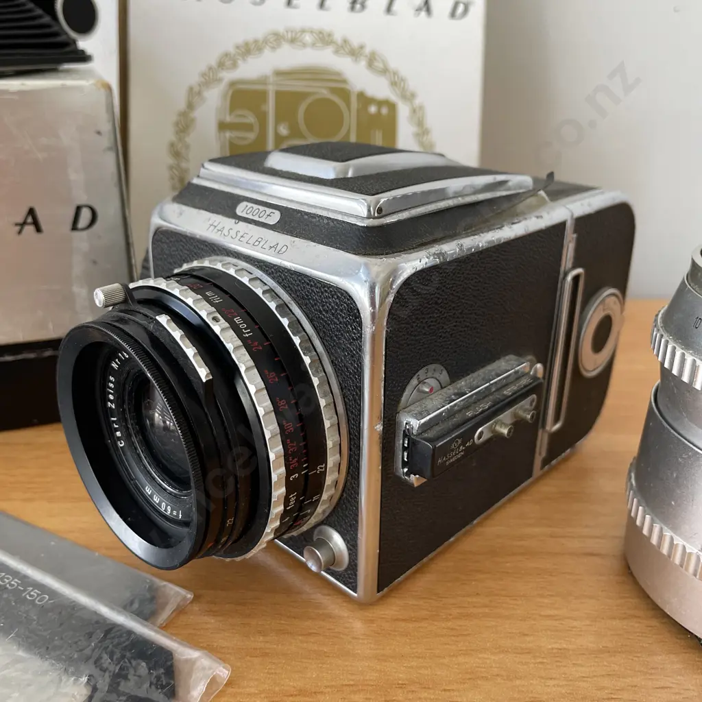 Rare Hasselblad 1000f Camera with Carl Seiss Nr5634251 Lens and accessories Image 1++