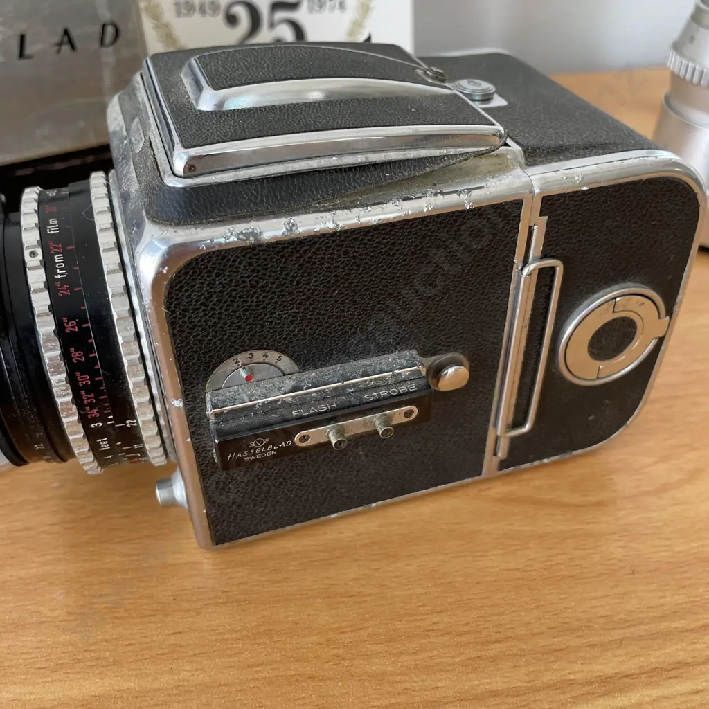Rare Hasselblad 1000f Camera with Carl Seiss Nr5634251 Lens and accessories Image 1++
