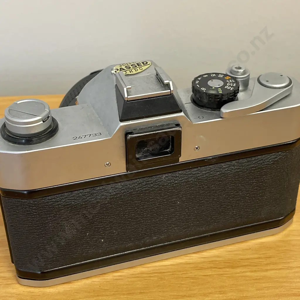 Vintage Canon TLb Camera with Canon FD 50mm Lens Image 1++