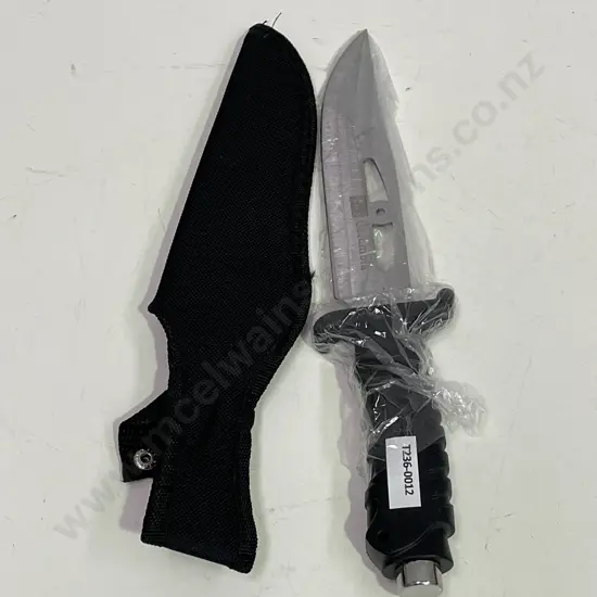 As New Columbia Hunting Knife in Sheath