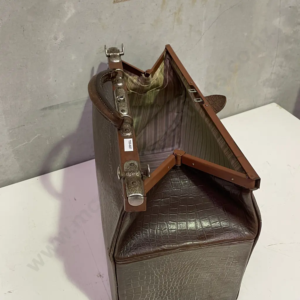 Antique Leather Doctors Bag Image 1++