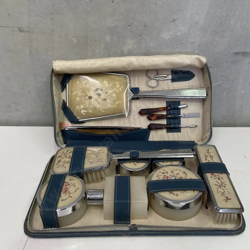 Vintage English Made Two-Tix Large Ladies Vanity Case with accessories Image 1++