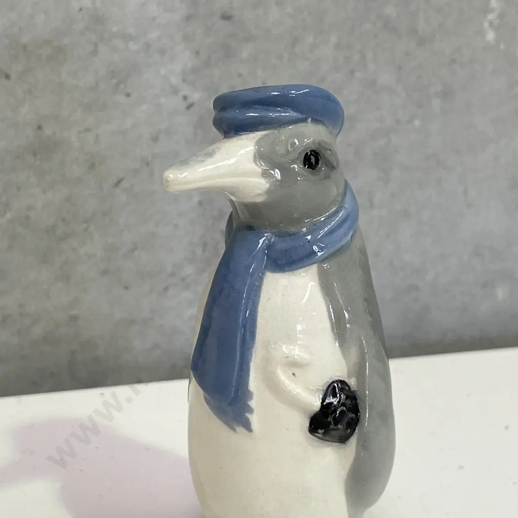 Rare Wade English Handpainted Penguin Image 1++