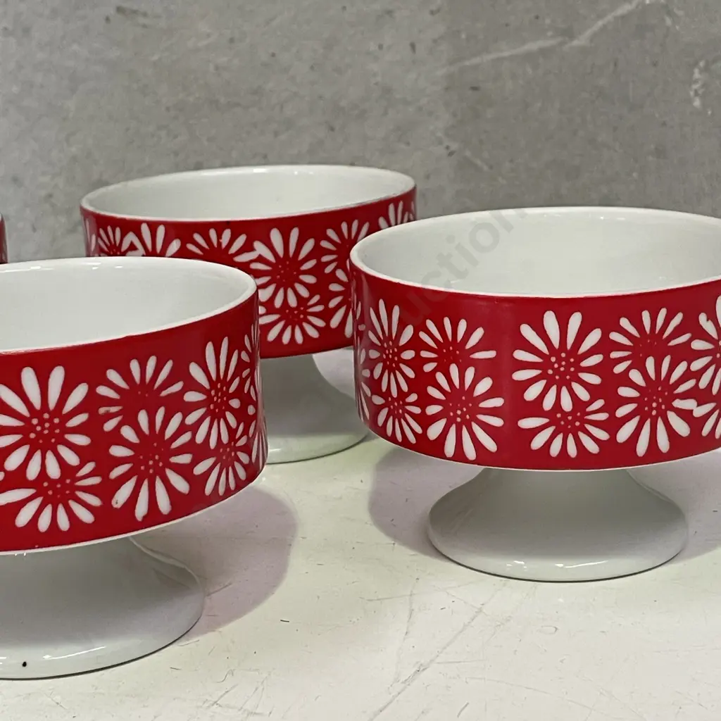 Set of Four Mid Century Handpainted Daisy patterned footed sweet dishes Image 1++