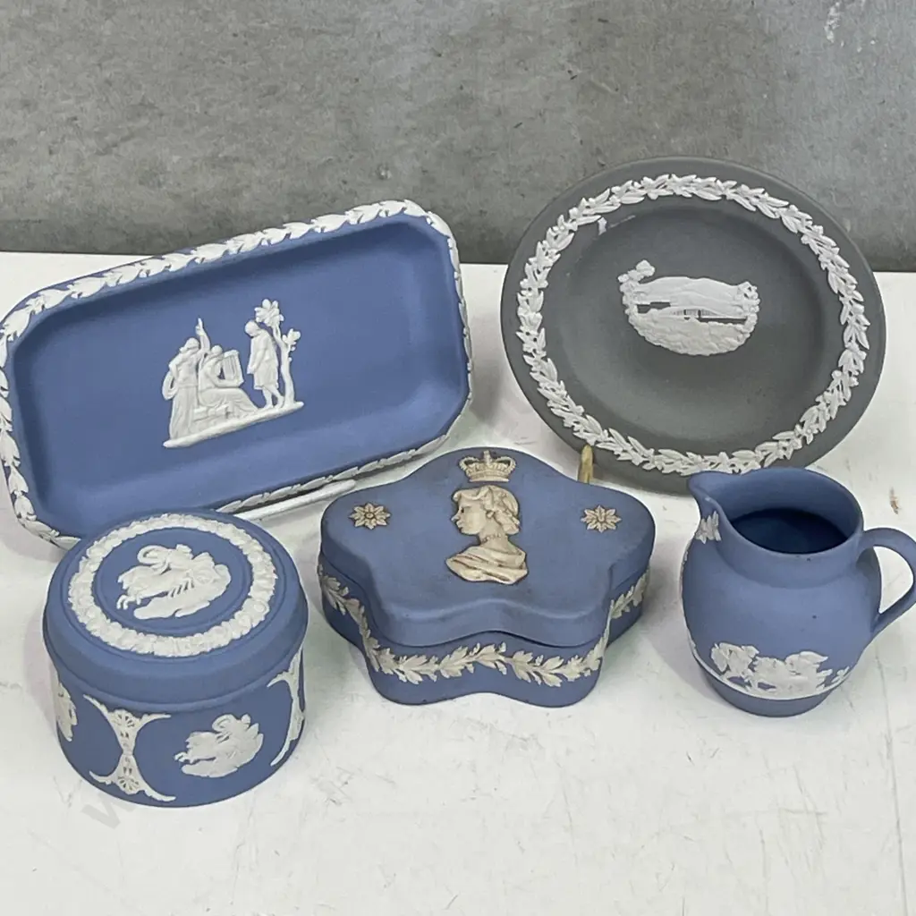 Assorted Wedgwood Jasperware including Royalty lidded box Image 1++