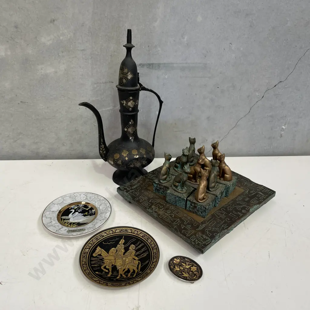 Assorted Vintage Collectable Items Image 1++