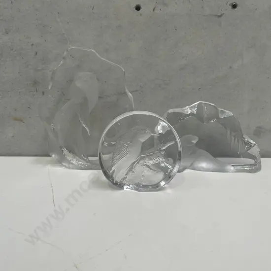 Three Signed Mats Jonasson Art Glass Paperweights/Sculptures. Tallest H17cm