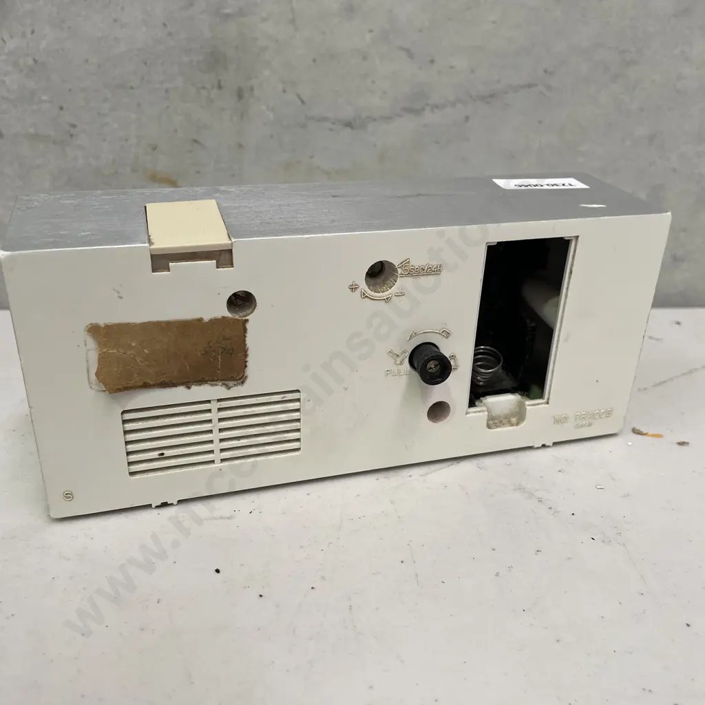 Vintage Retro Rhythm Transistor Clock Image 1++