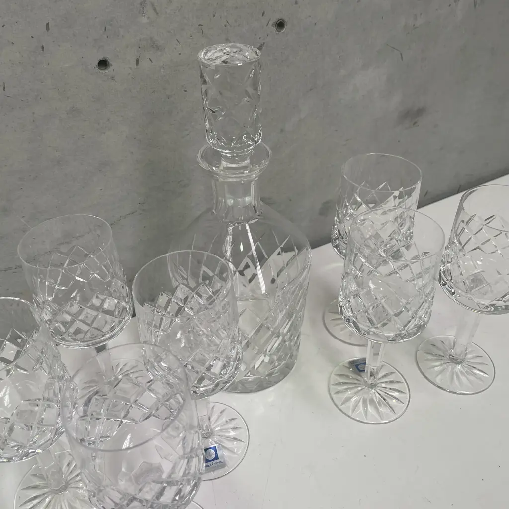 7 Parka Crystal Wine Glasses with Heavy Diamond Cut Decanter Image 1++