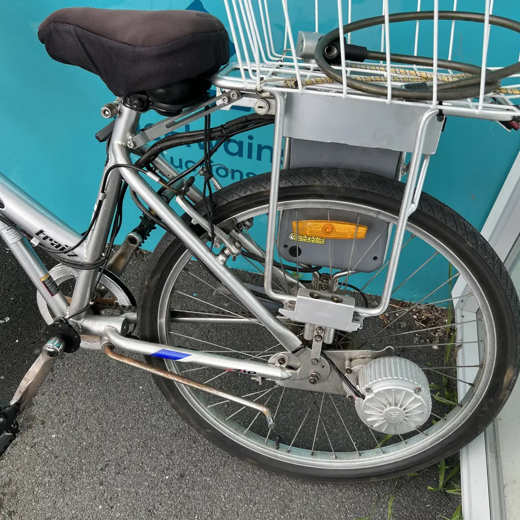 EZip Electric Trailz Bike with front and back baskets Image 1++