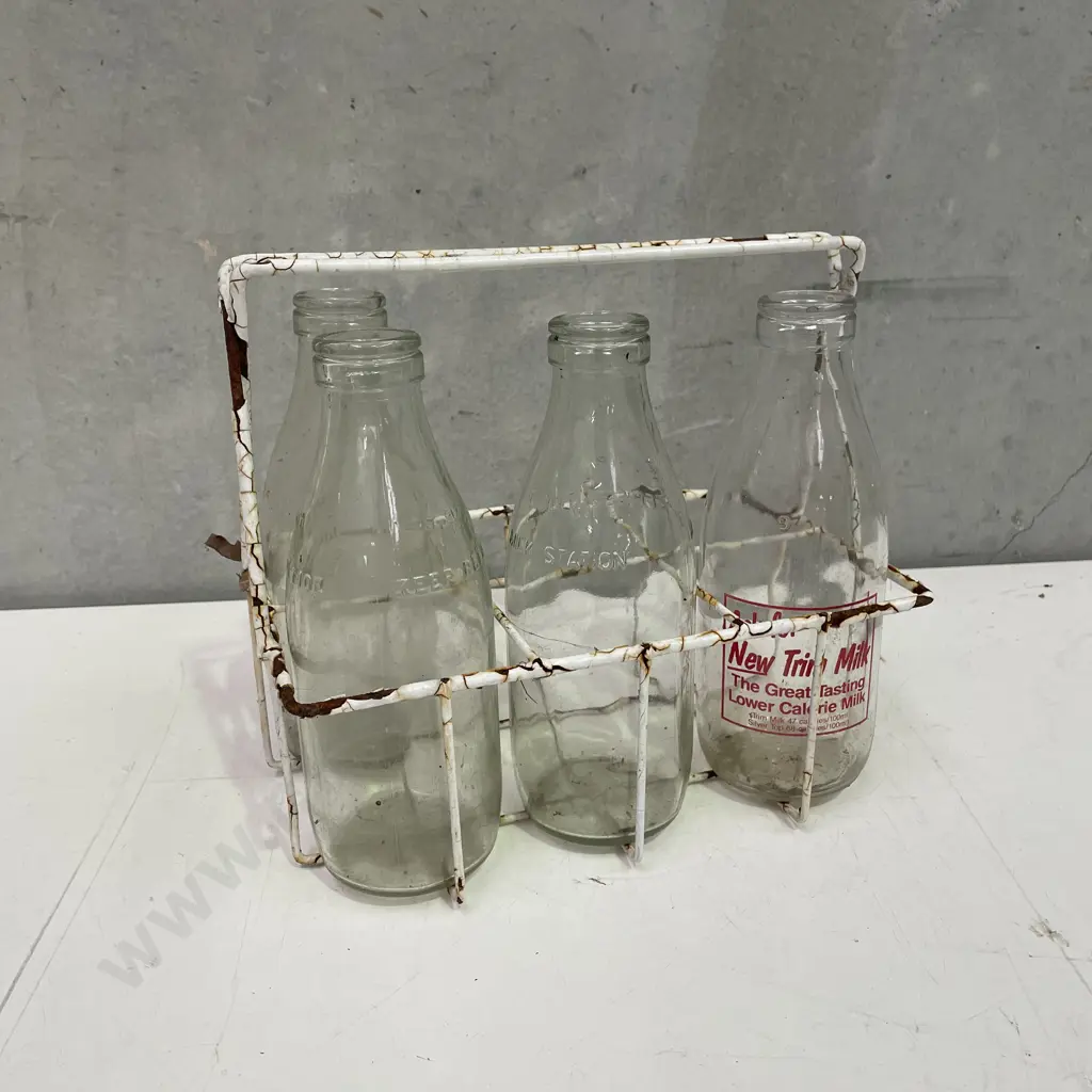 Vintage Milk Bottle Carrier with 4 Bottles Image 1++