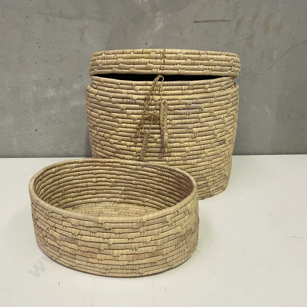 Woven Lidded Basket with internal removable basket H33 Oval 37 x 26cm Image 1++