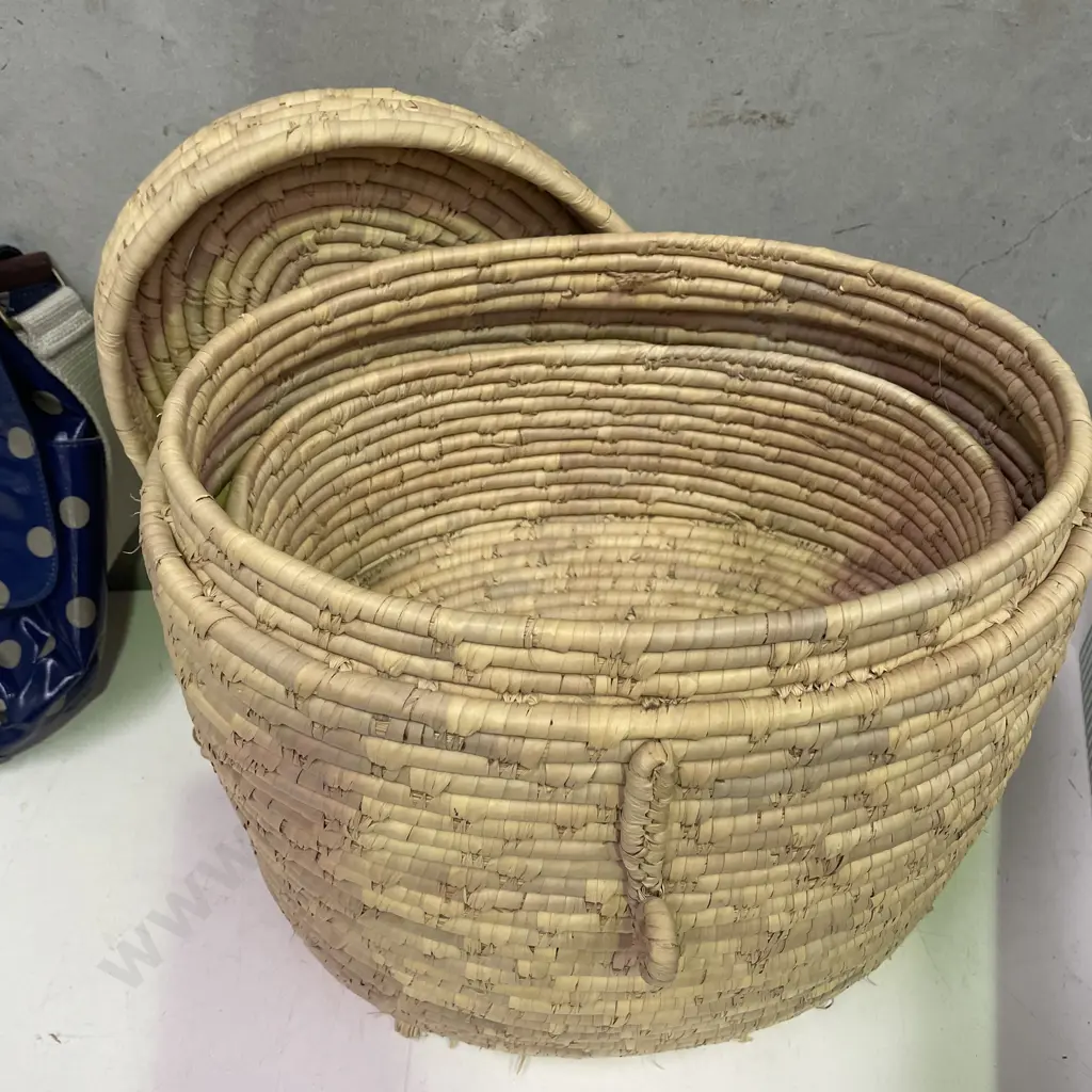 Woven Lidded Basket with internal removable basket H33 Oval 37 x 26cm Image 1++