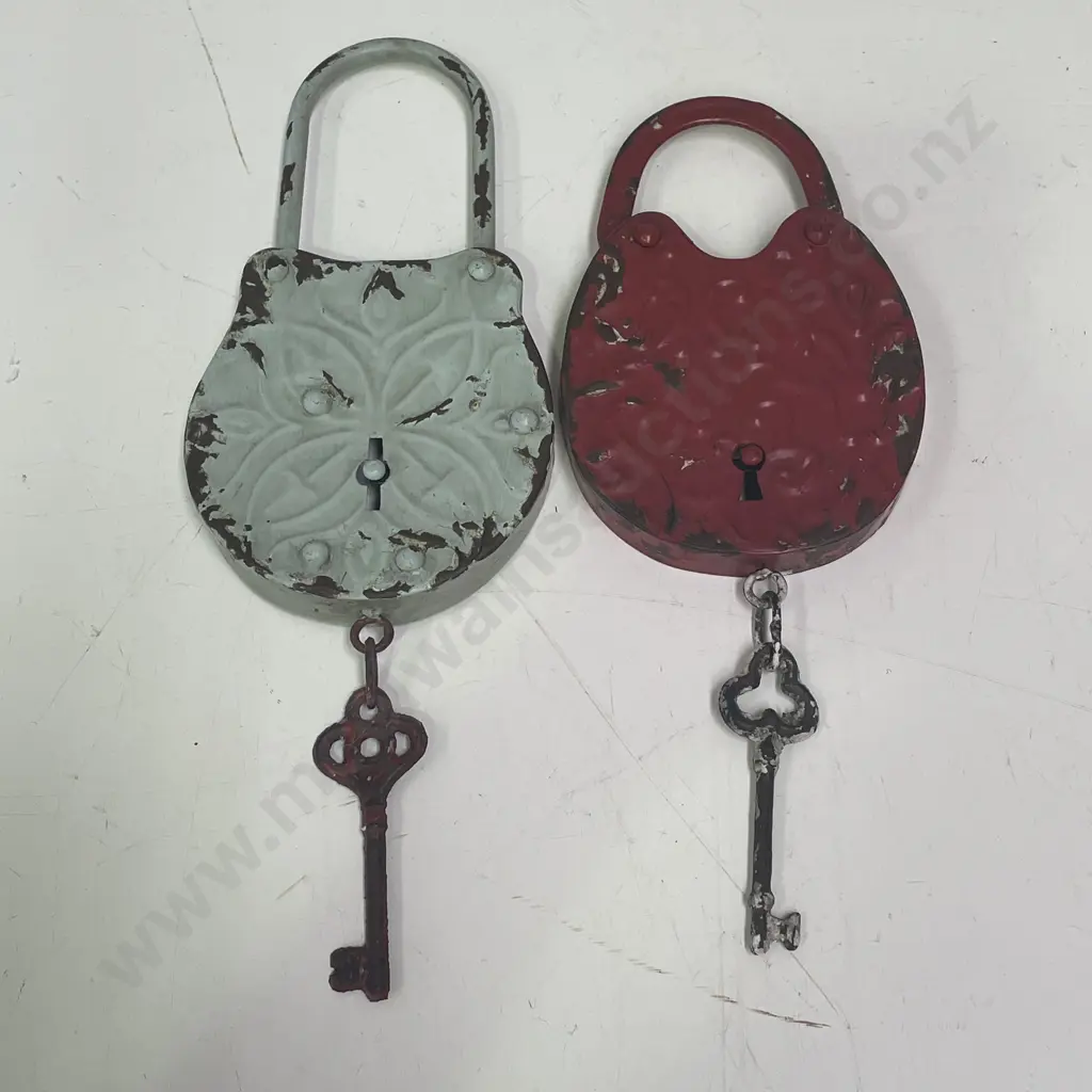 Two large scale Metal Rustic painted Locks with Keys Image 1++