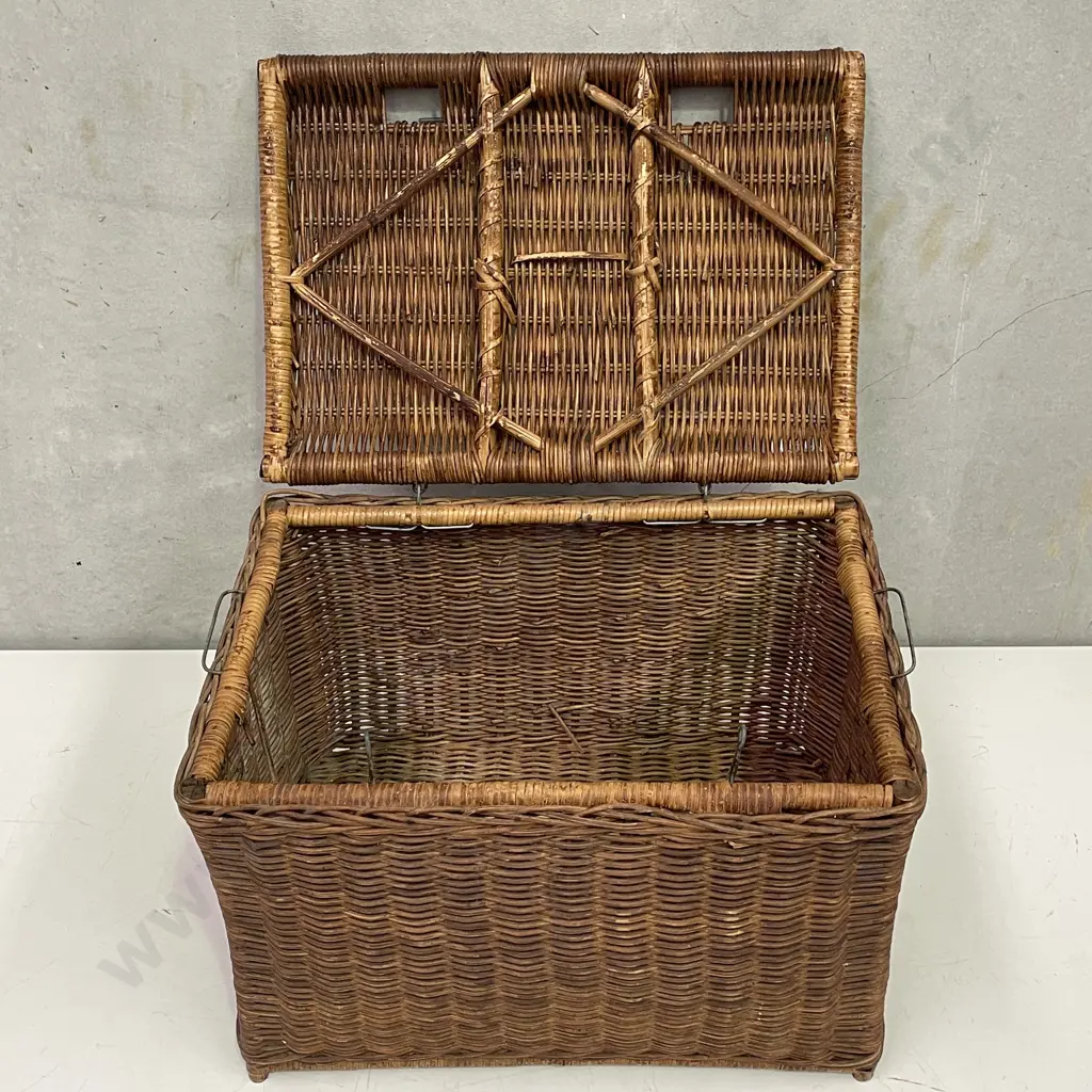 Vintage Wicker Picnic Basket with metal lock handle 43 x 32cm H30cm Image 1++