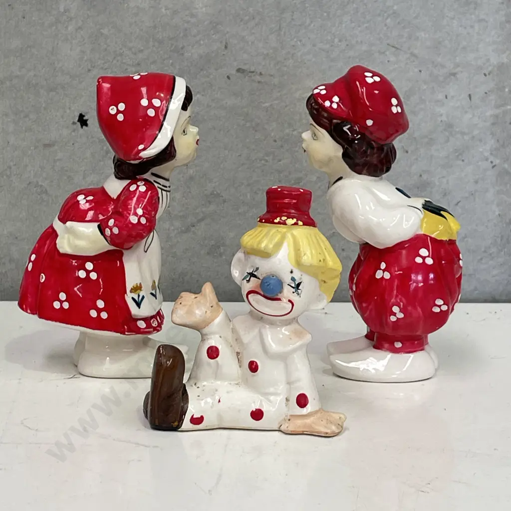 Vintage Retro Handpainted Kissing Figurines with Seated Clown Image 1++