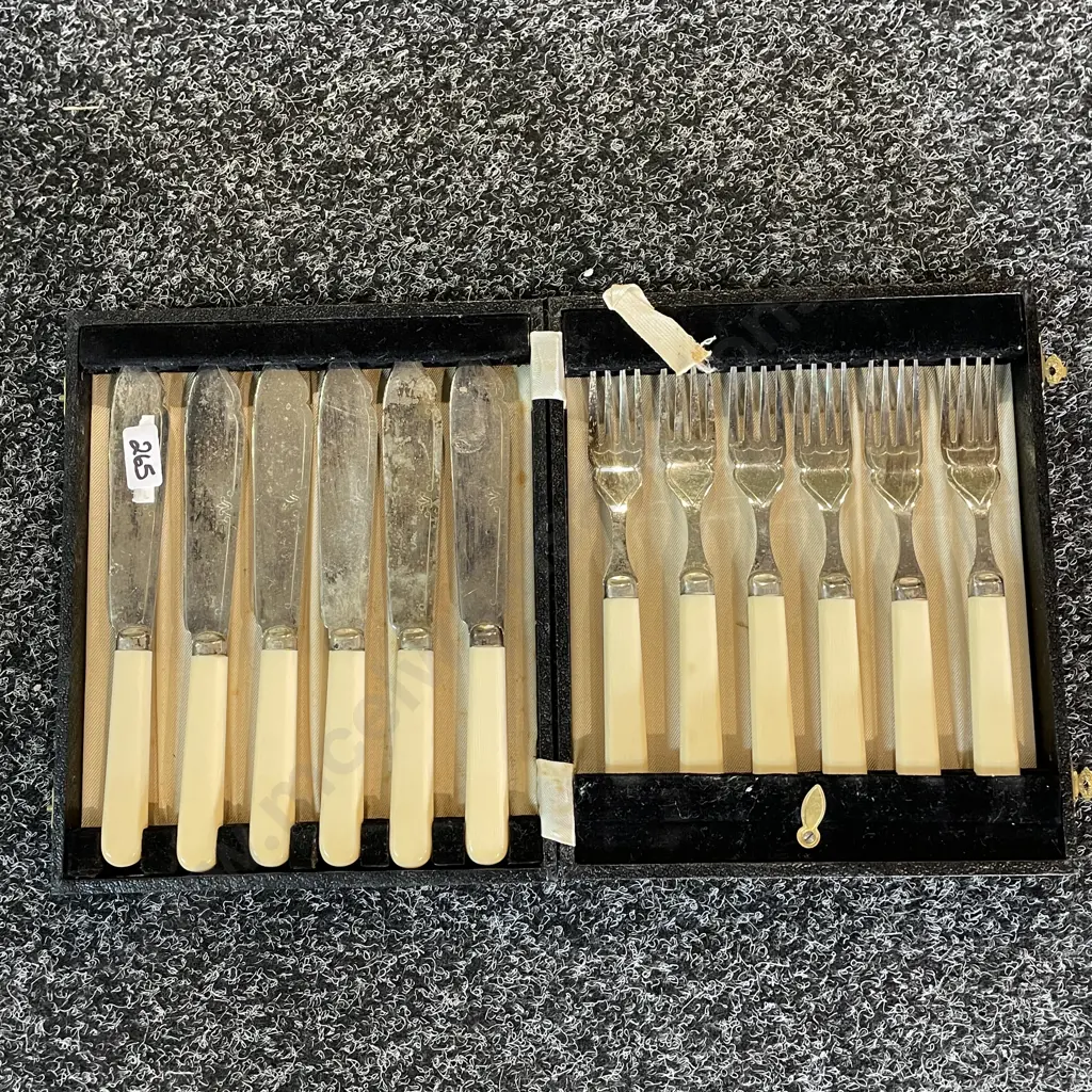 Vintage Boxed Fish Set Image 1++